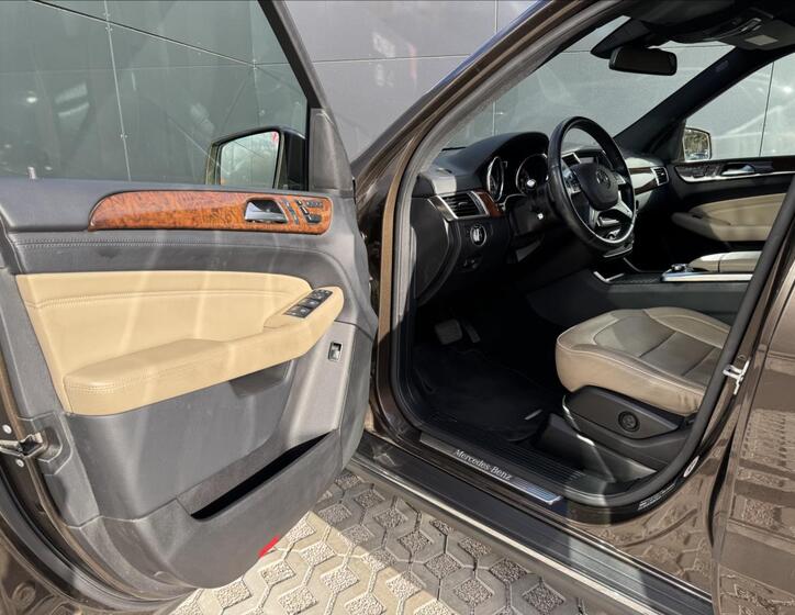 Mercedes-Benz Třídy M 10