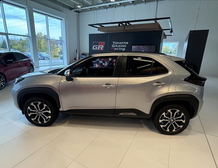 Toyota Yaris Cross 4