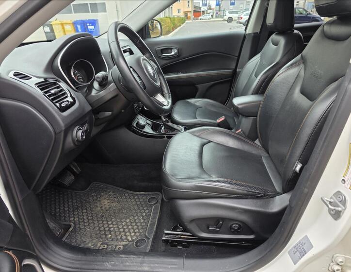 Jeep Compass 11