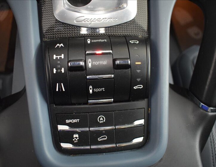 Porsche Cayenne SUV 4,8 l 405 kw