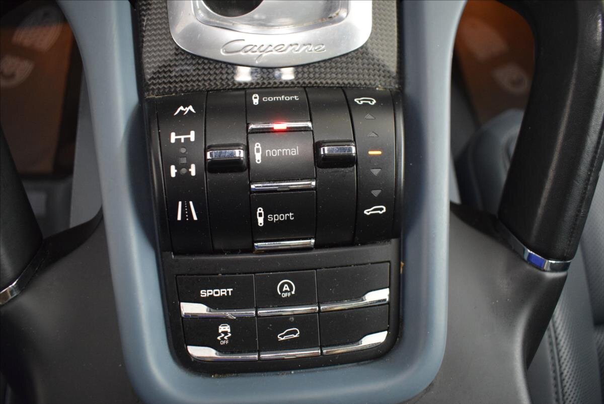 Porsche Cayenne SUV 4,8 l 405 kw