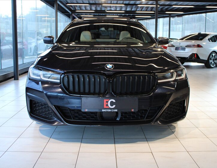 BMW Řada 5 Kombi 3,0 l 210 kw