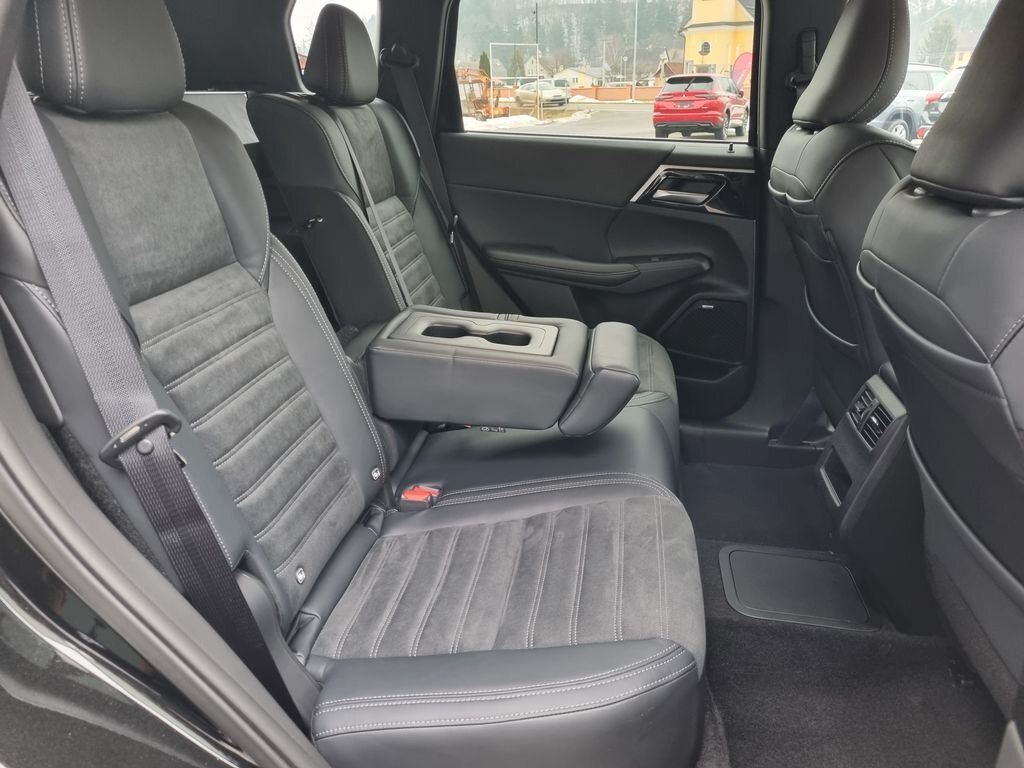 Mitsubishi Outlander SUV 2,4 l 225 kw