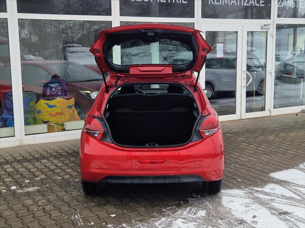 Peugeot 208 Hatchback 1,2 l 61 kw