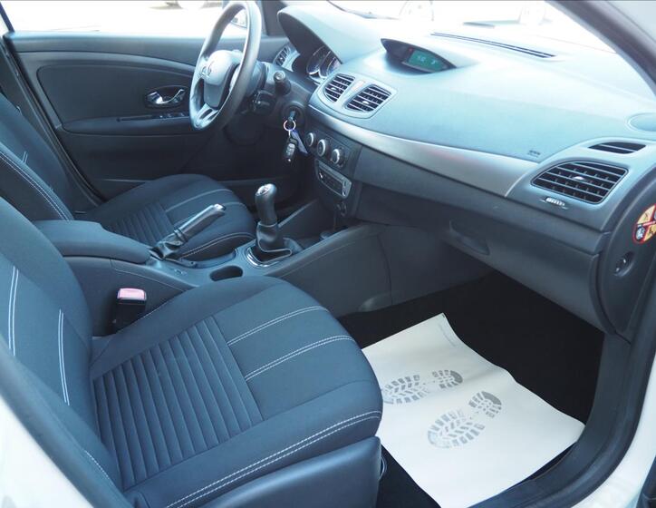 Renault Fluence 8