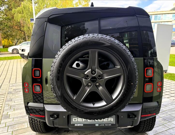 Land Rover Defender 5