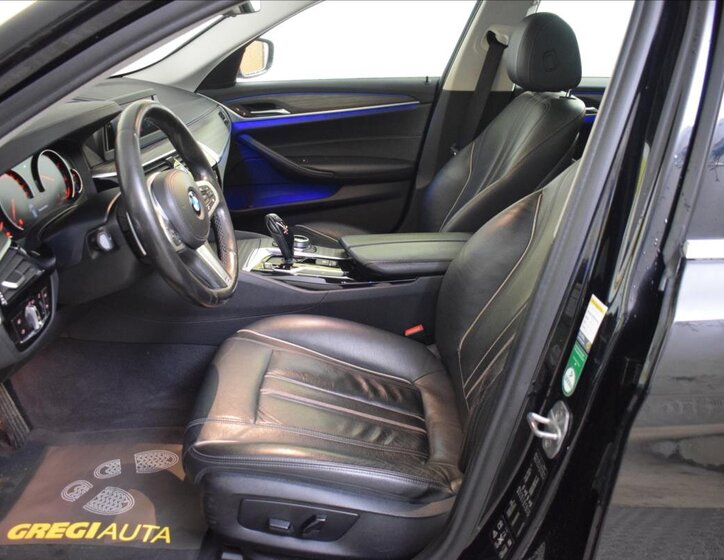 BMW Řada 5 Kombi 3,0 l 195 kw