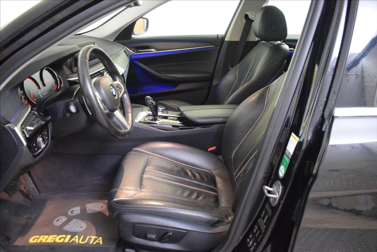 BMW Řada 5 Kombi 3,0 l 195 kw