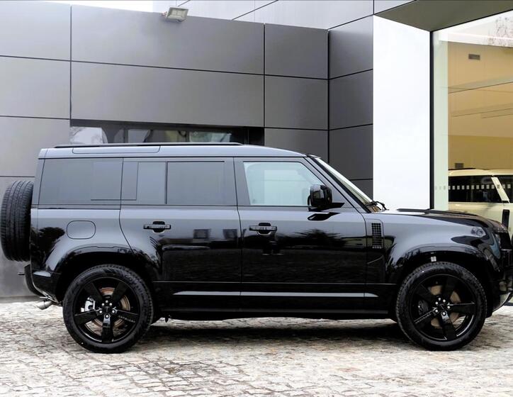 Land Rover Defender 5