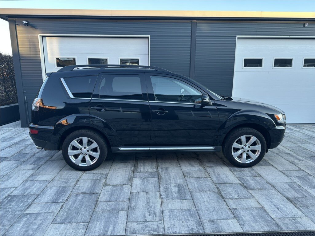 Mitsubishi Outlander SUV / Terénní 2,3 l 130 kw