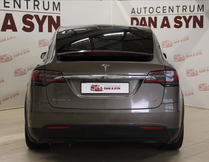 Tesla Model X 5