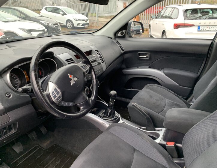 Mitsubishi Outlander 10