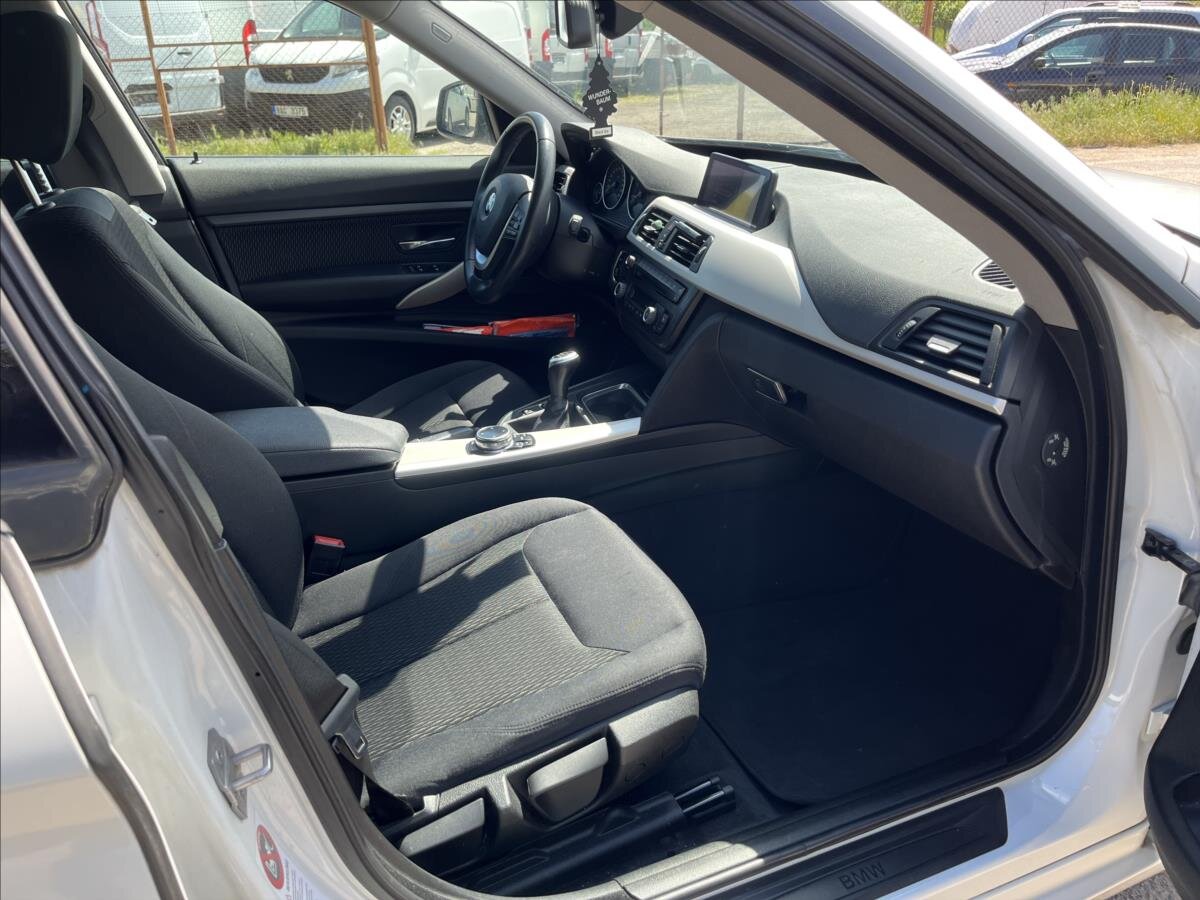 BMW Řada 3 Sedan / Limuzína 2,0 l 135 kw