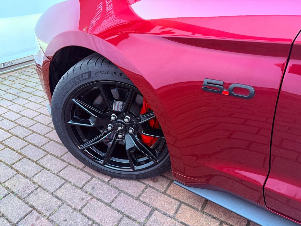 Ford Mustang Kupé 5,0 l 331 kw