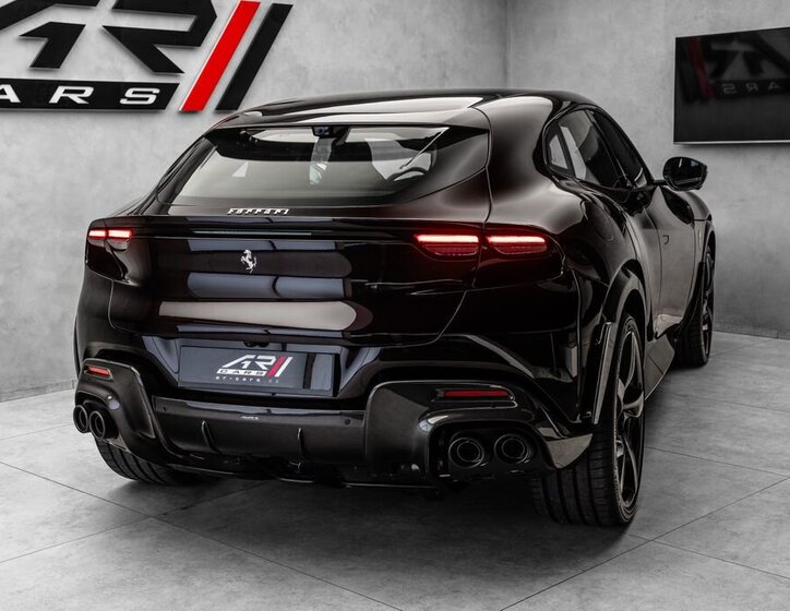 Ferrari Ostatní SUV / Terénní 6,5 l 529 kw