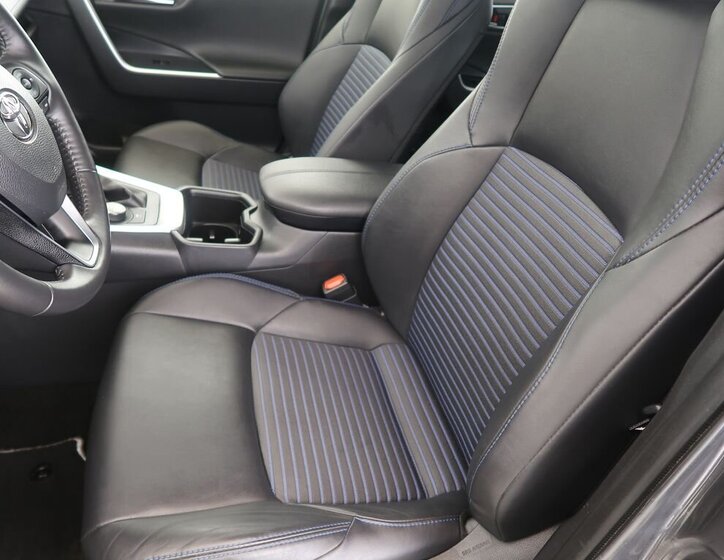 Toyota RAV4 SUV 2,5 l 131 kw