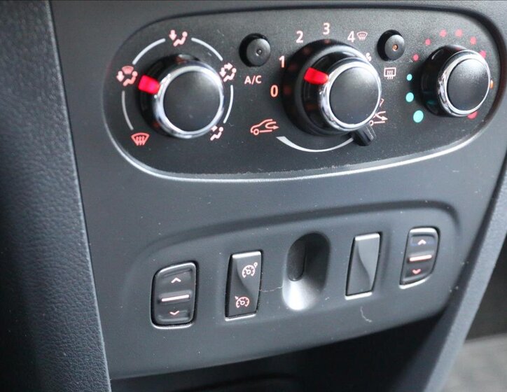 Dacia Sandero Hatchback 898,0 66 kw