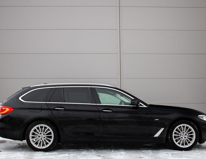 BMW Řada 5 Kombi 3,0 l 195 kw