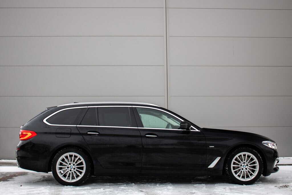 BMW Řada 5 Kombi 3,0 l 195 kw