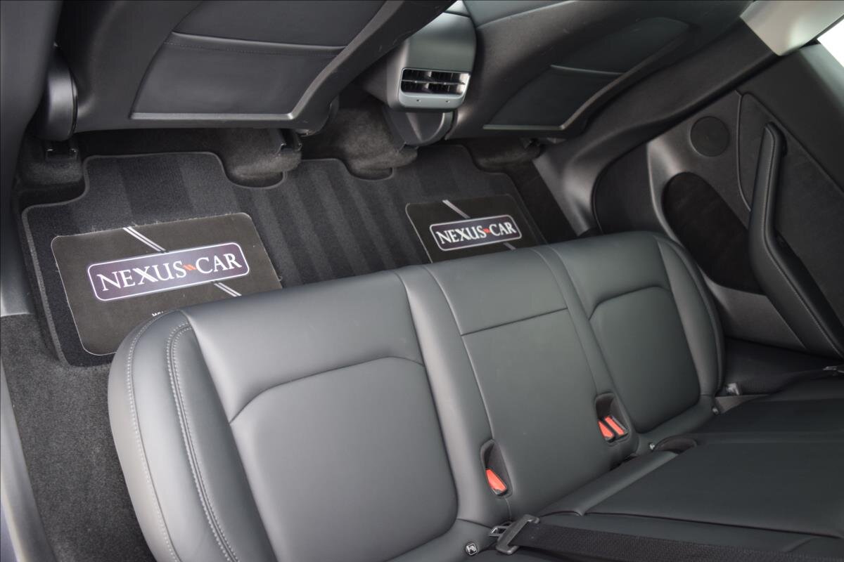 Tesla Model Y SUV / Terénní 0,0 378 kw