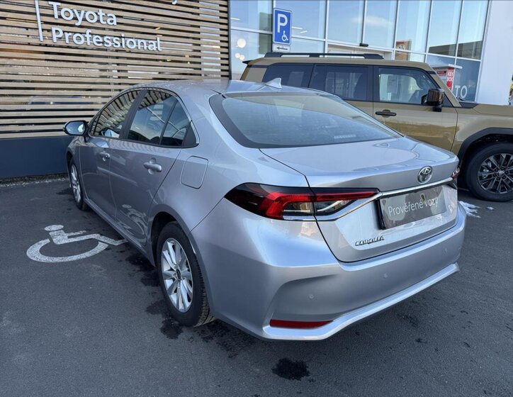 Toyota Corolla Sedan 1,5 l 92 kw