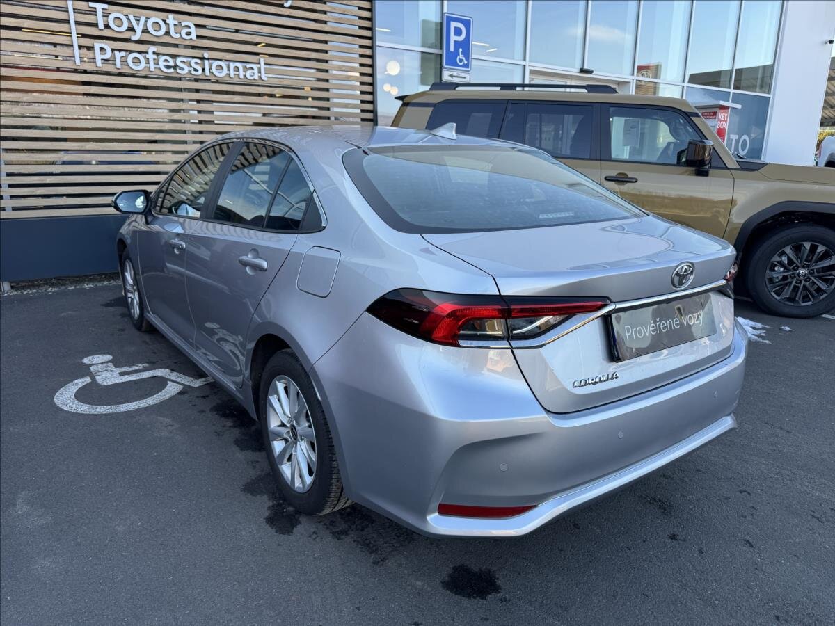 Toyota Corolla Sedan 1,5 l 92 kw