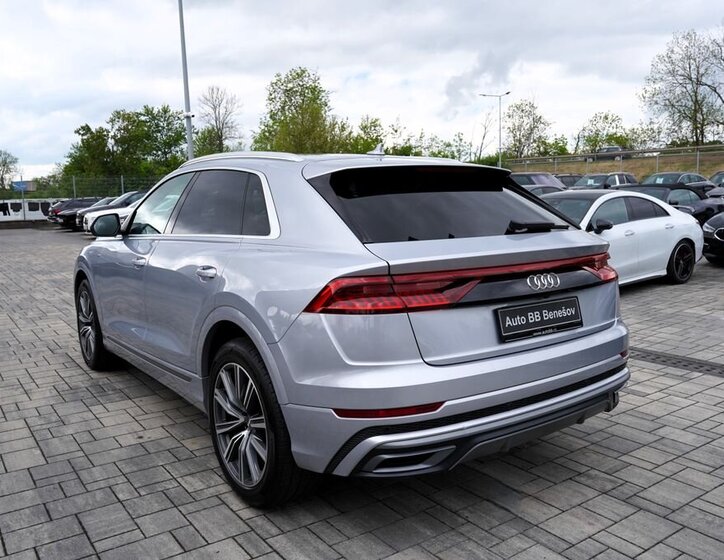Audi Q8 SUV / Terénní 3,0 l 250 kw