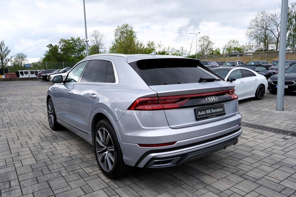 Audi Q8 SUV / Terénní 3,0 l 250 kw