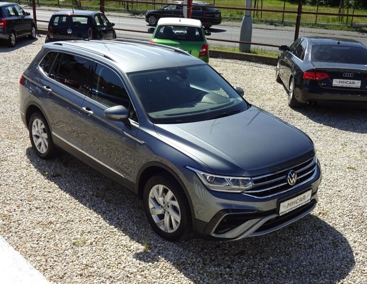 Volkswagen Tiguan 1