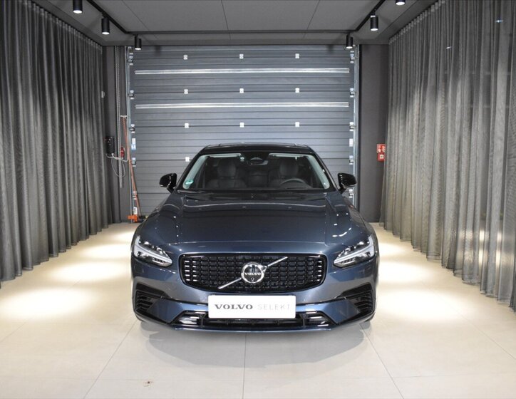 Volvo S90 Sedan / Limuzína 2,0 l 335 kw