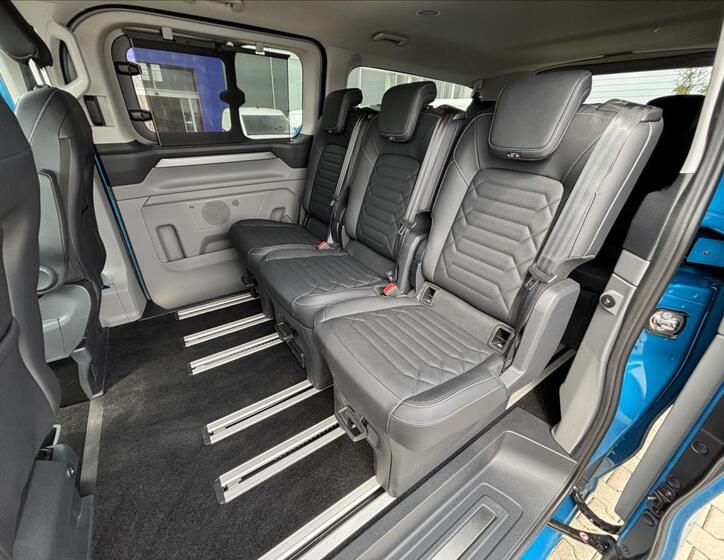 Ford Tourneo Custom 13