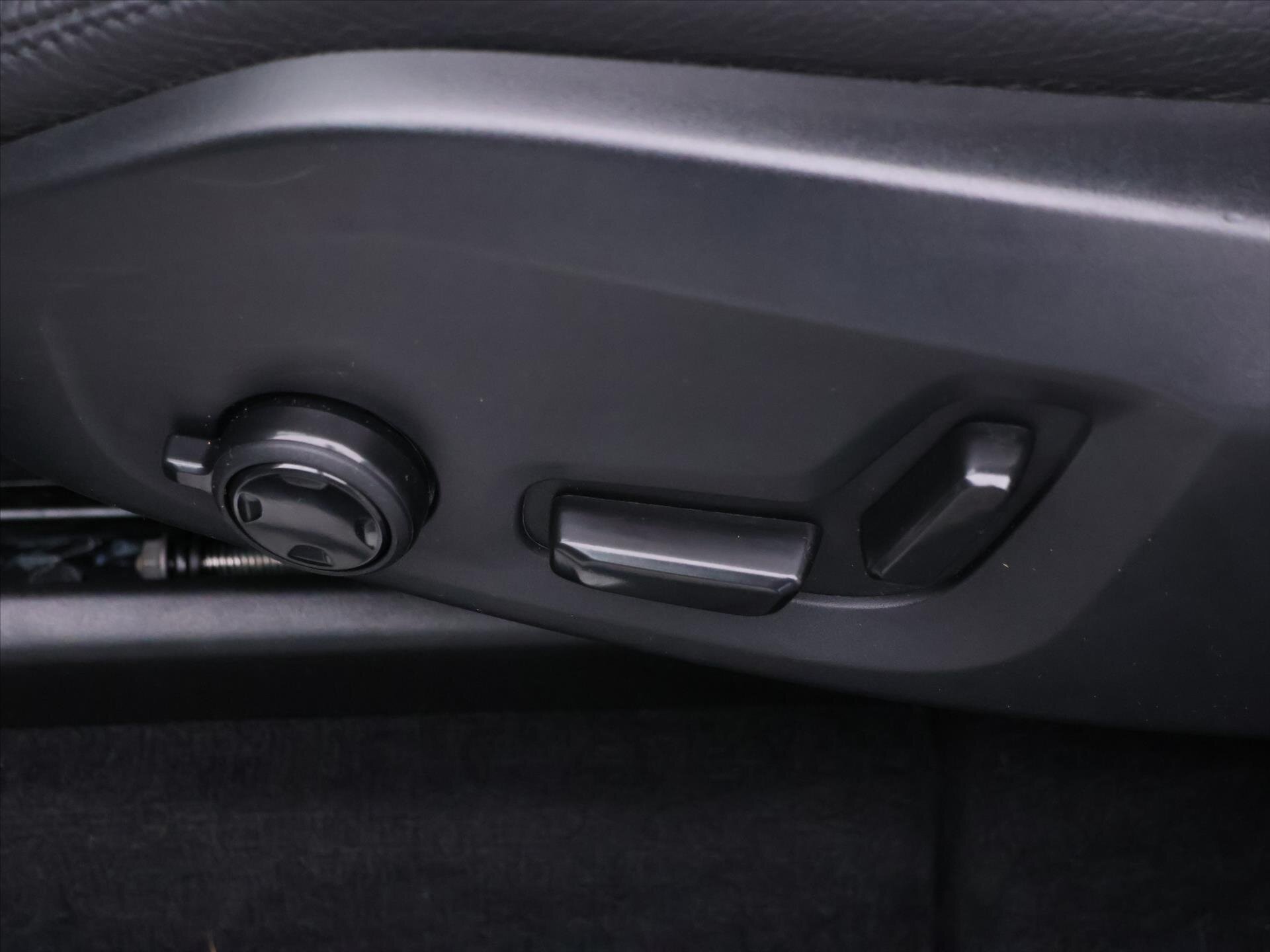 Volvo XC60 SUV / Terénní 2,0 l 173 kw