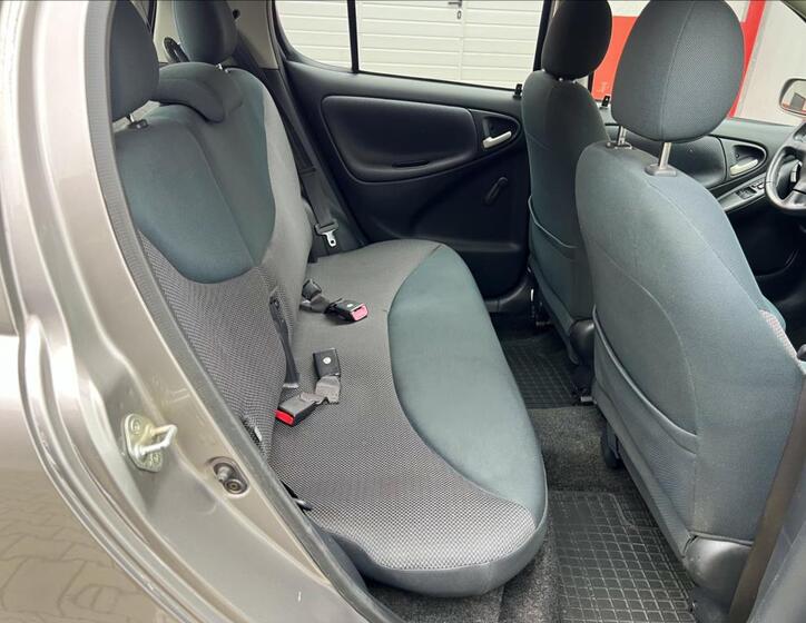 Toyota Yaris 14
