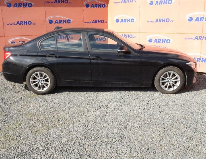 BMW Řada 3 Sedan / Limuzína 2,0 l 105 kw