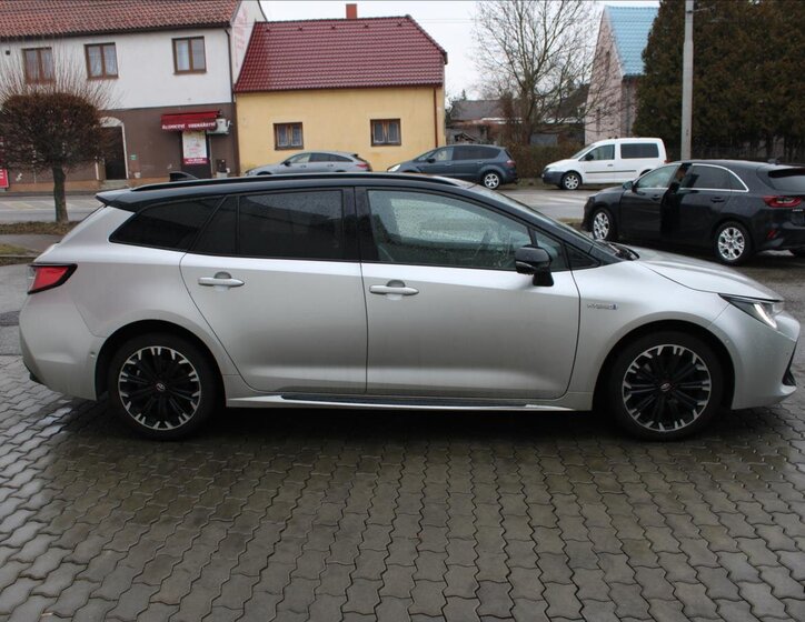 Toyota Corolla Kombi 2,0 l 112 kw