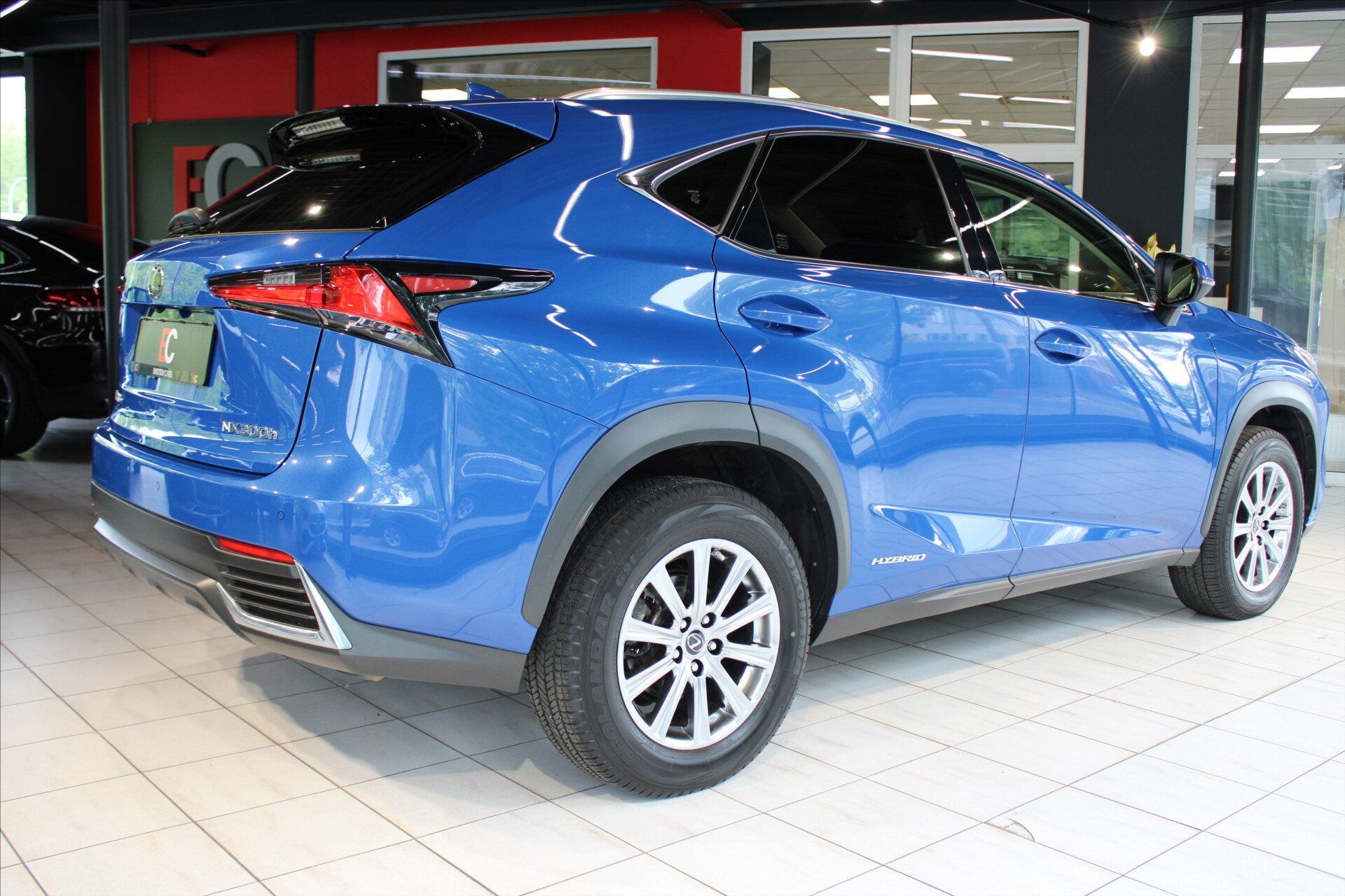 Lexus NX 300h SUV 2,5 l 145 kw