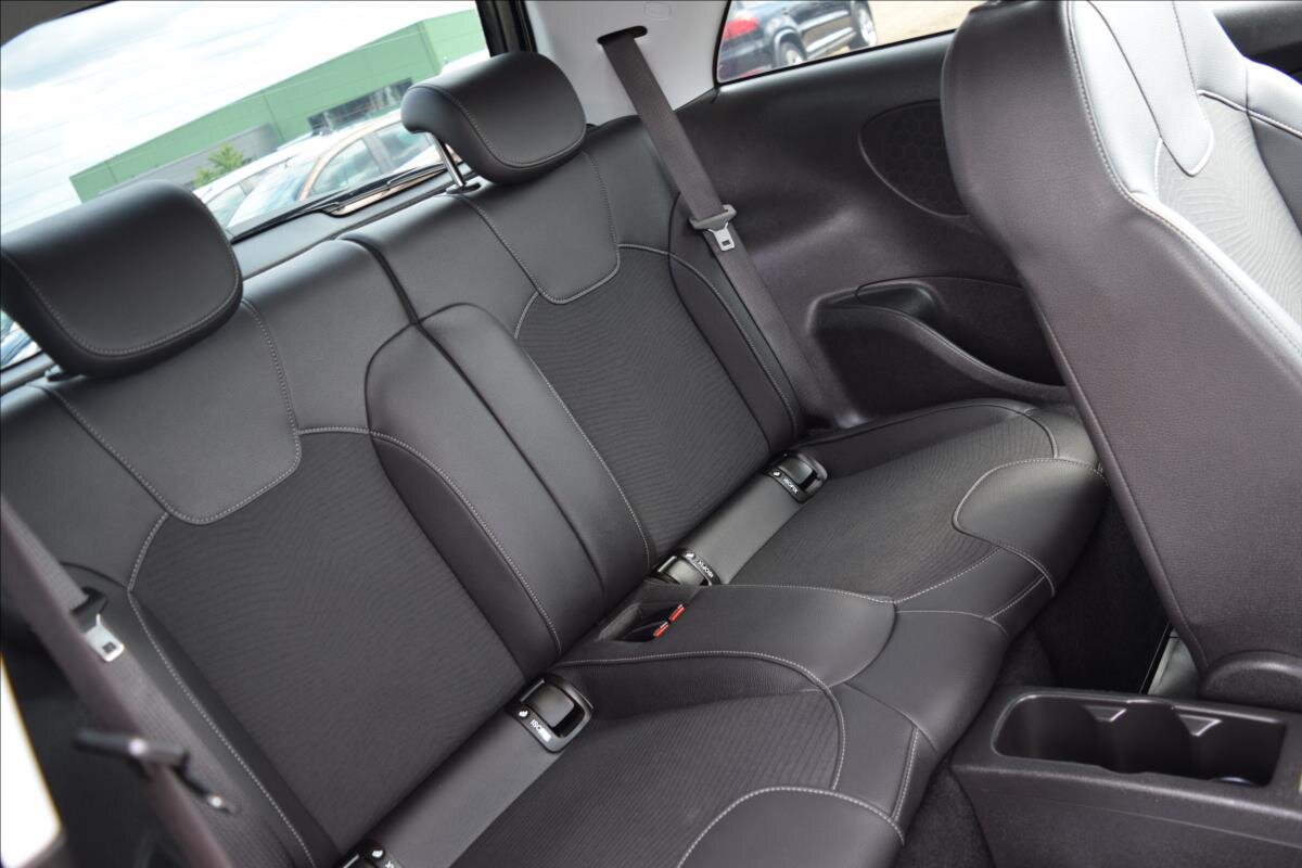 Opel Adam Hatchback 999,0 66 kw