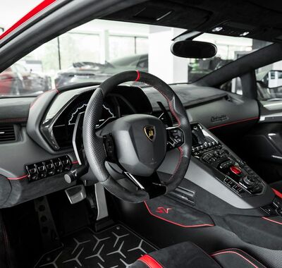 Lamborghini Aventador 5