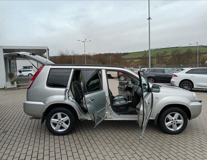 Nissan X-Trail SUV / Terénní 2,5 l 121 kw
