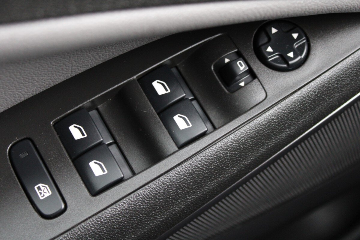 Opel Crossland X SUV 1,2 l 81 kw