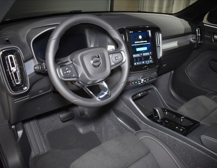 Volvo XC40 SUV / Terénní 2,0 l 145 kw