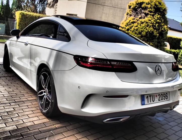 Mercedes-Benz Třídy E 8