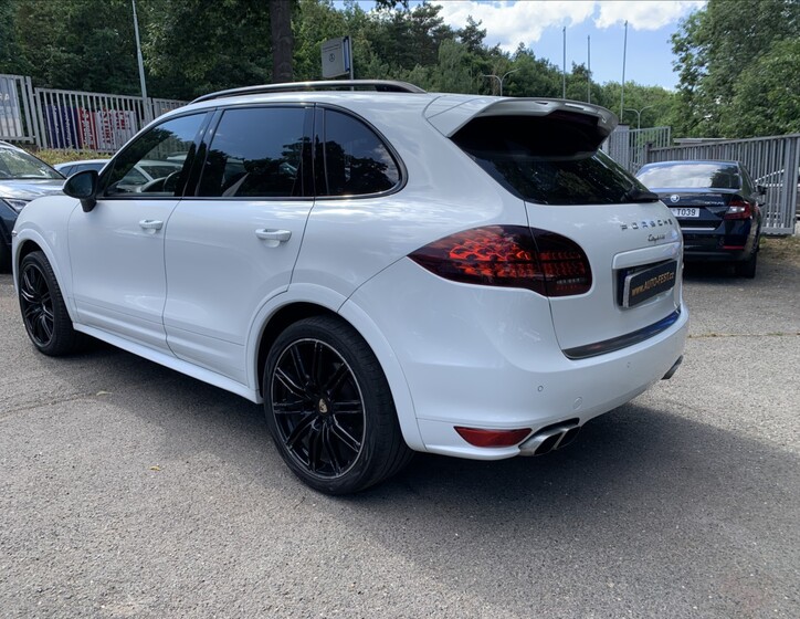 Porsche Cayenne 6