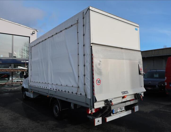 Mercedes-Benz Sprinter 4