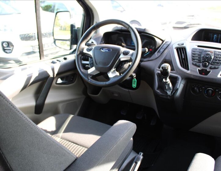 Ford Tourneo Custom 11