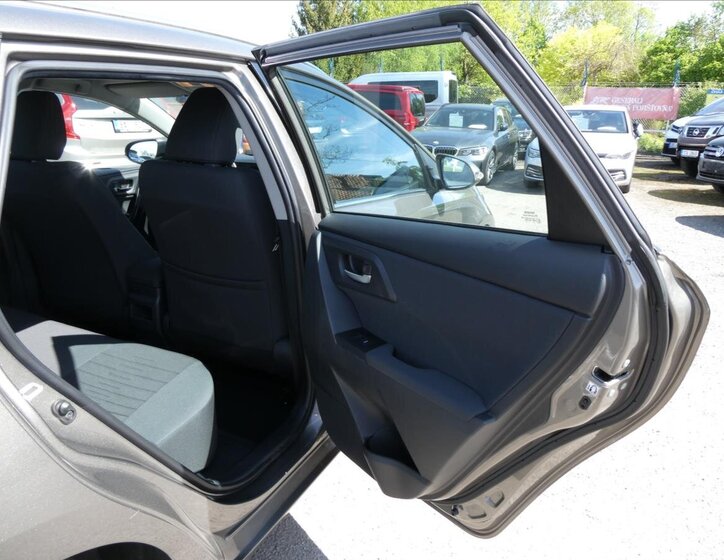 Toyota Auris Kombi 1,3 l 73 kw