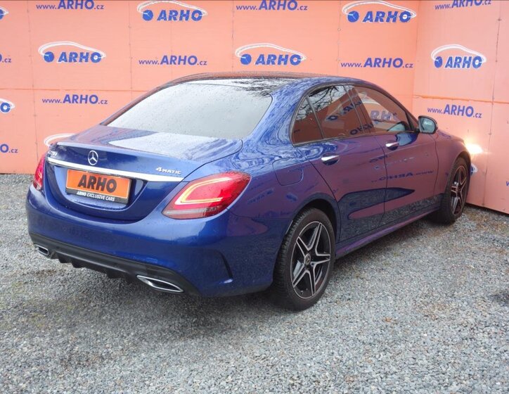 Mercedes-Benz Třídy C Sedan / Limuzína 2,0 l 143 kw