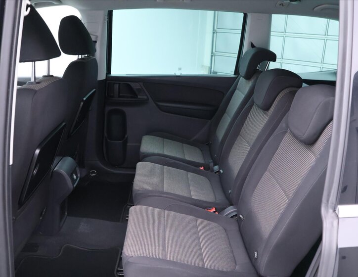 Volkswagen Sharan MPV 2,0 l 103 kw