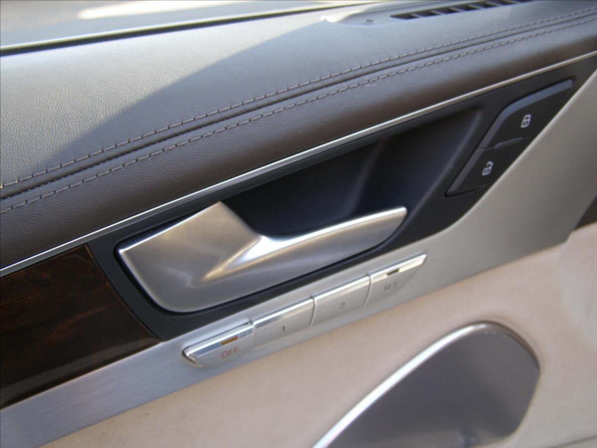 Audi A8 Sedan / Limuzína 6,3 l 368 kw