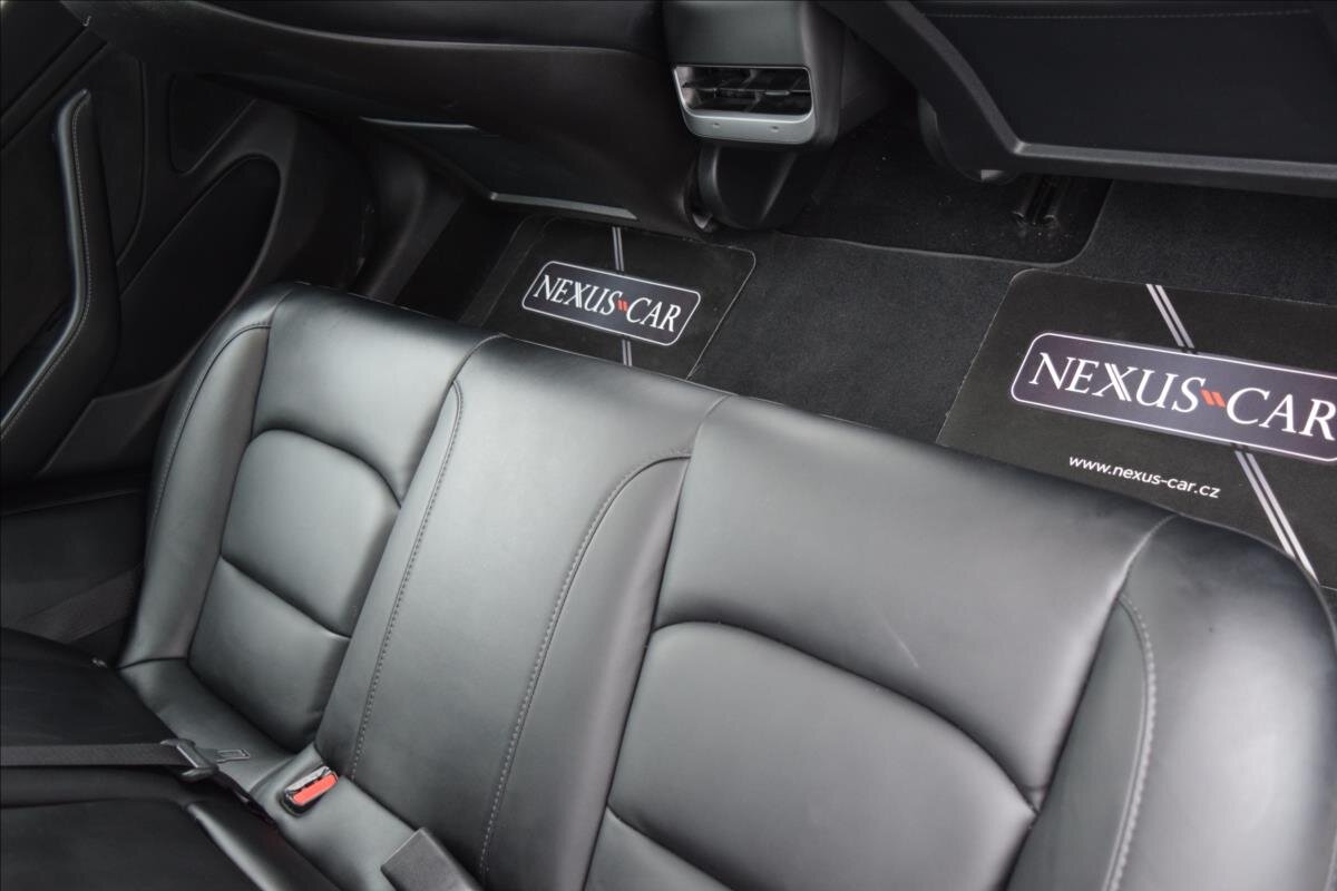 Tesla Model 3 Sedan 0,0 366 kw